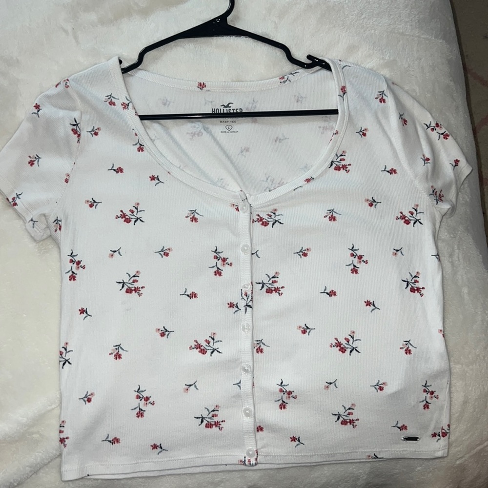 Hollister, size L, baby tee